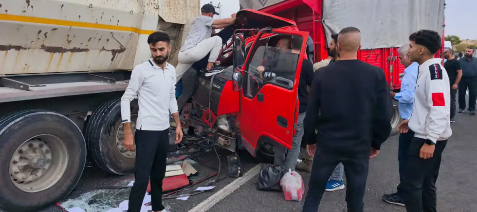 Mardin Diyarbakir Karayolunda Kaza Kadin Ve Cocuklar Yaralandi