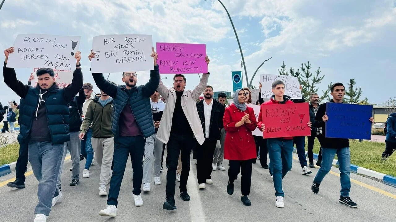 Van Yyu Ogrencileri Rojin Kabais Icin Yurudu 1
