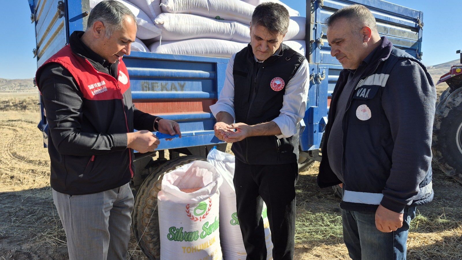 Van’da 4 Bin Çiftçiye 4 Bin 746 Ton Sertifikalı Tohum Dağıtıldı (3)