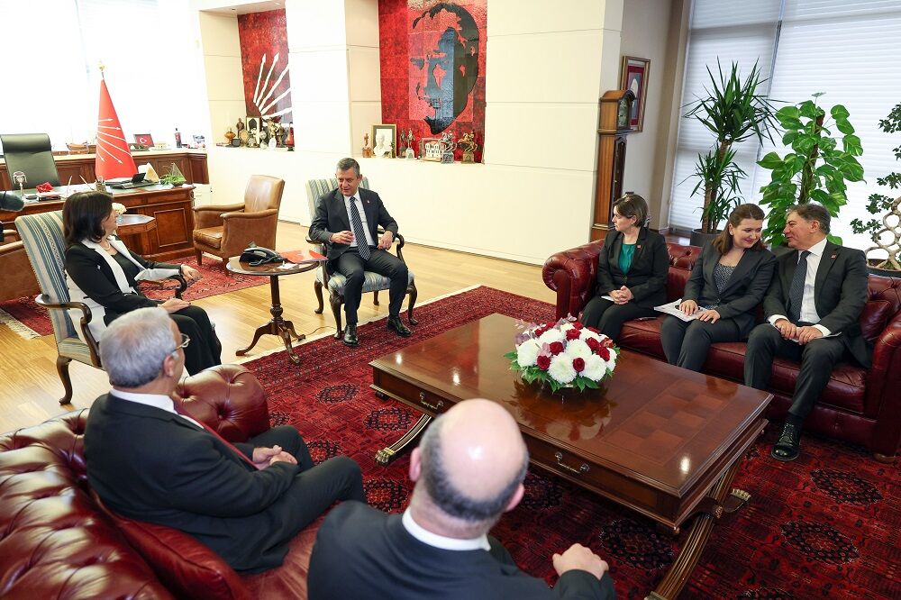 Dem Parti'den Chp'ye Ziyaret (1)