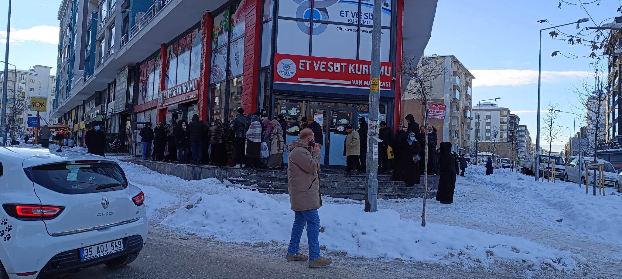 Van’da Dondurucu Soğuklarda Ucuz Et Kuyruğu (3)