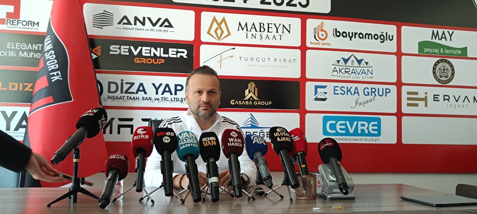 Vanspor Teknik Direktörü Osman Zeki Korkmaz “Hedefimiz Üreten, Keyif Veren Bir Takım Olmak”