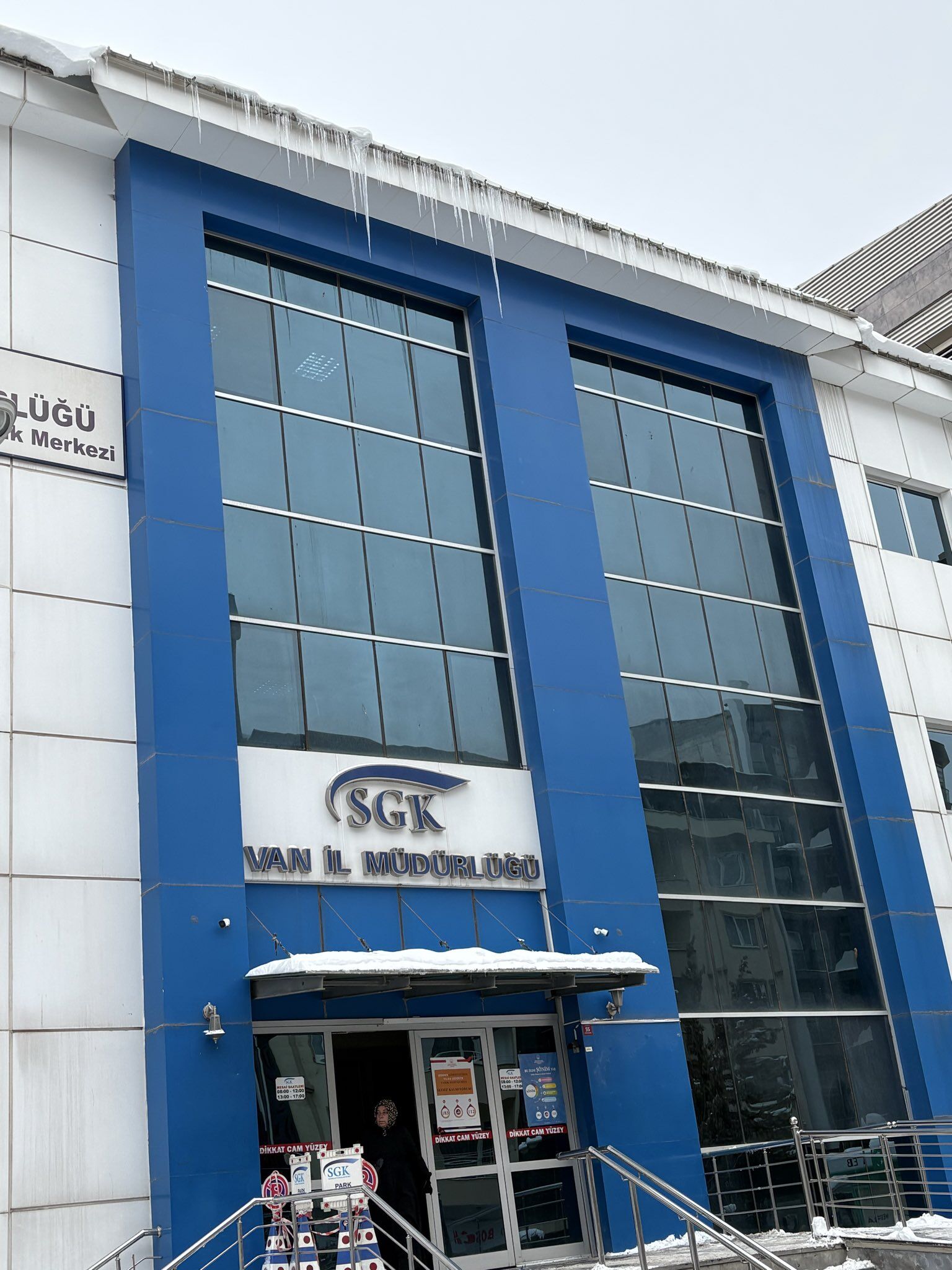 G9Fbv Cxyaadxsc (1)