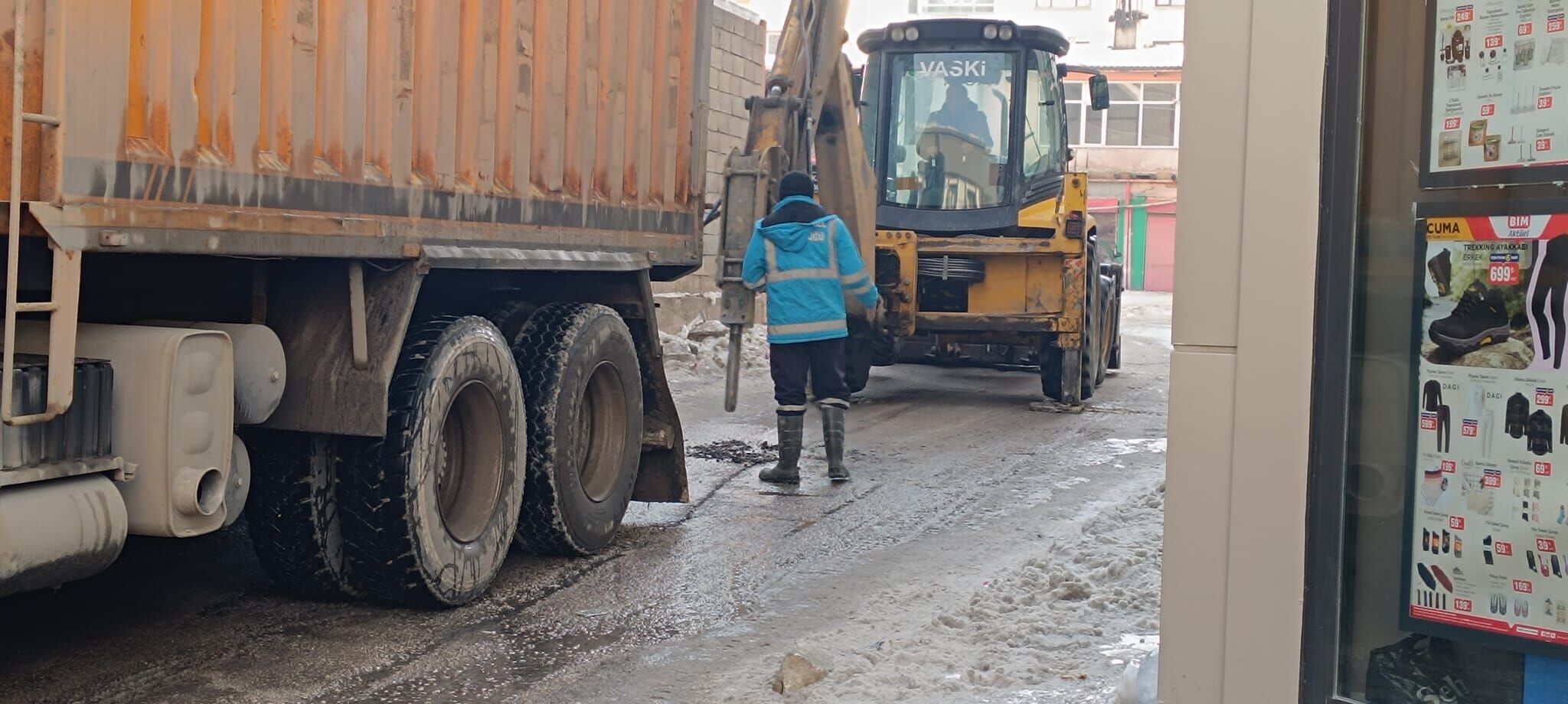 Van Haber Gazetesi Gündeme Taşıdı, Vaski̇ Harekete Geçti Patlayan Su Hattı Onarıldı (1)