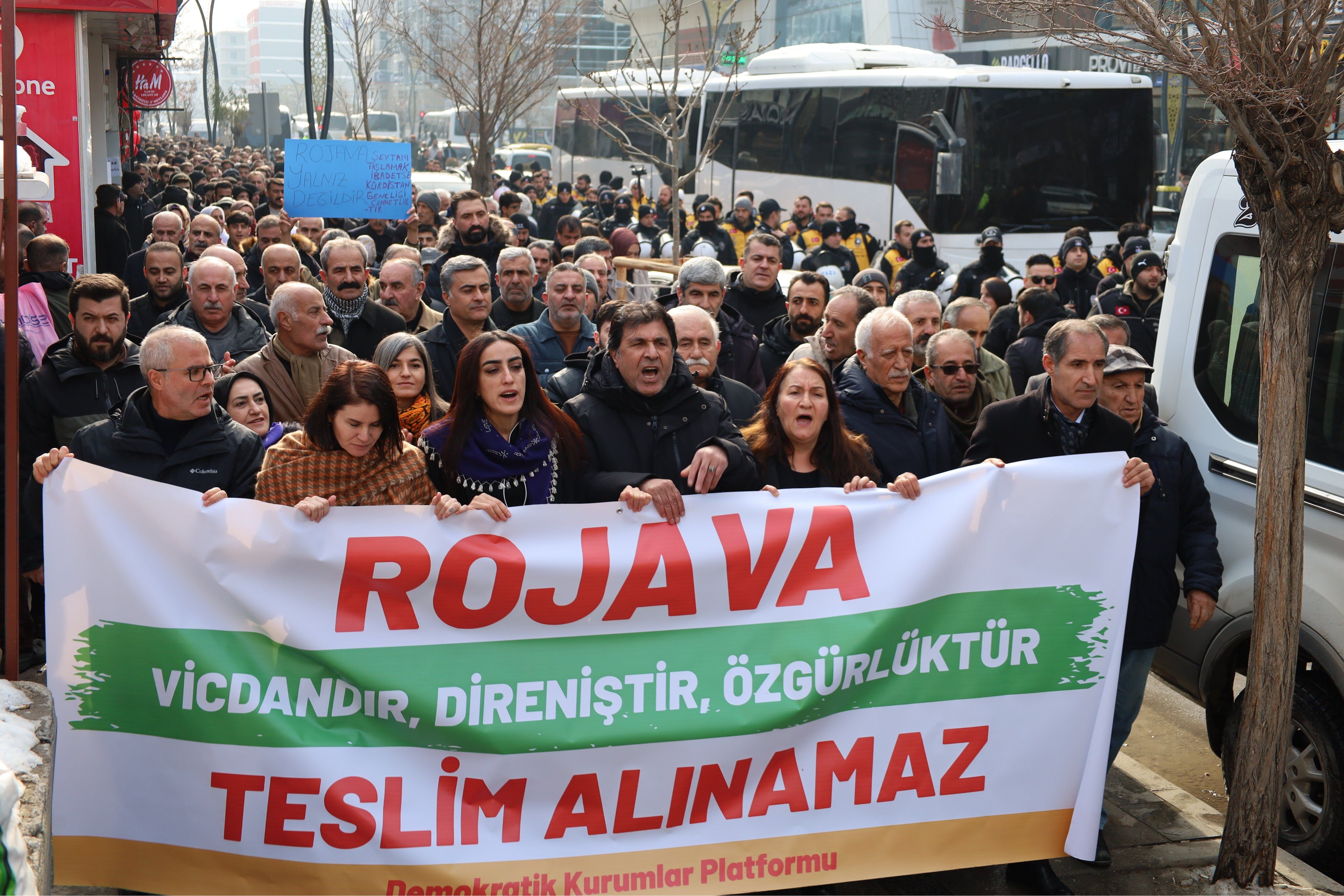 Van’da Halep Protestoları Çok Sayıda Kişi Gözaltına Alındı (2)