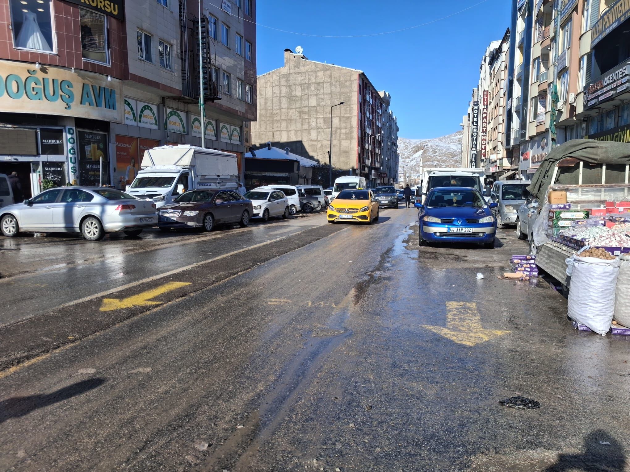 Van’da Tek Yön Uygulaması Tartışma Yarattı Hatalı Park Trafiği Kilitliyor (1)