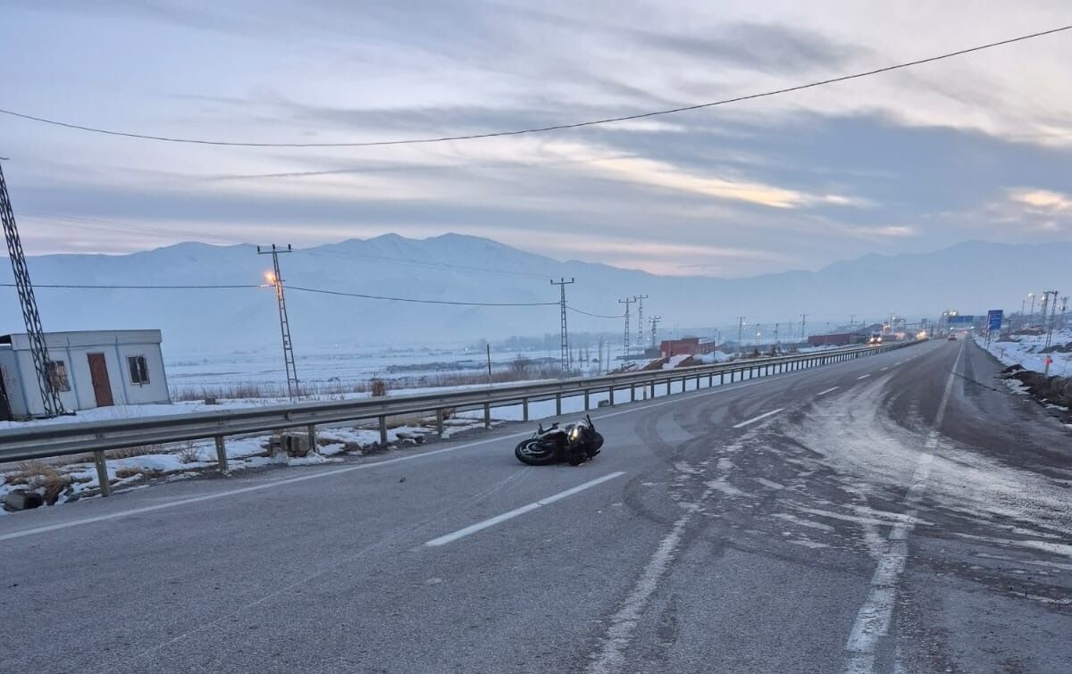 Van’daki Feci Kazada Hayatını Kaybeden Genç Toprağa Verildi (1)