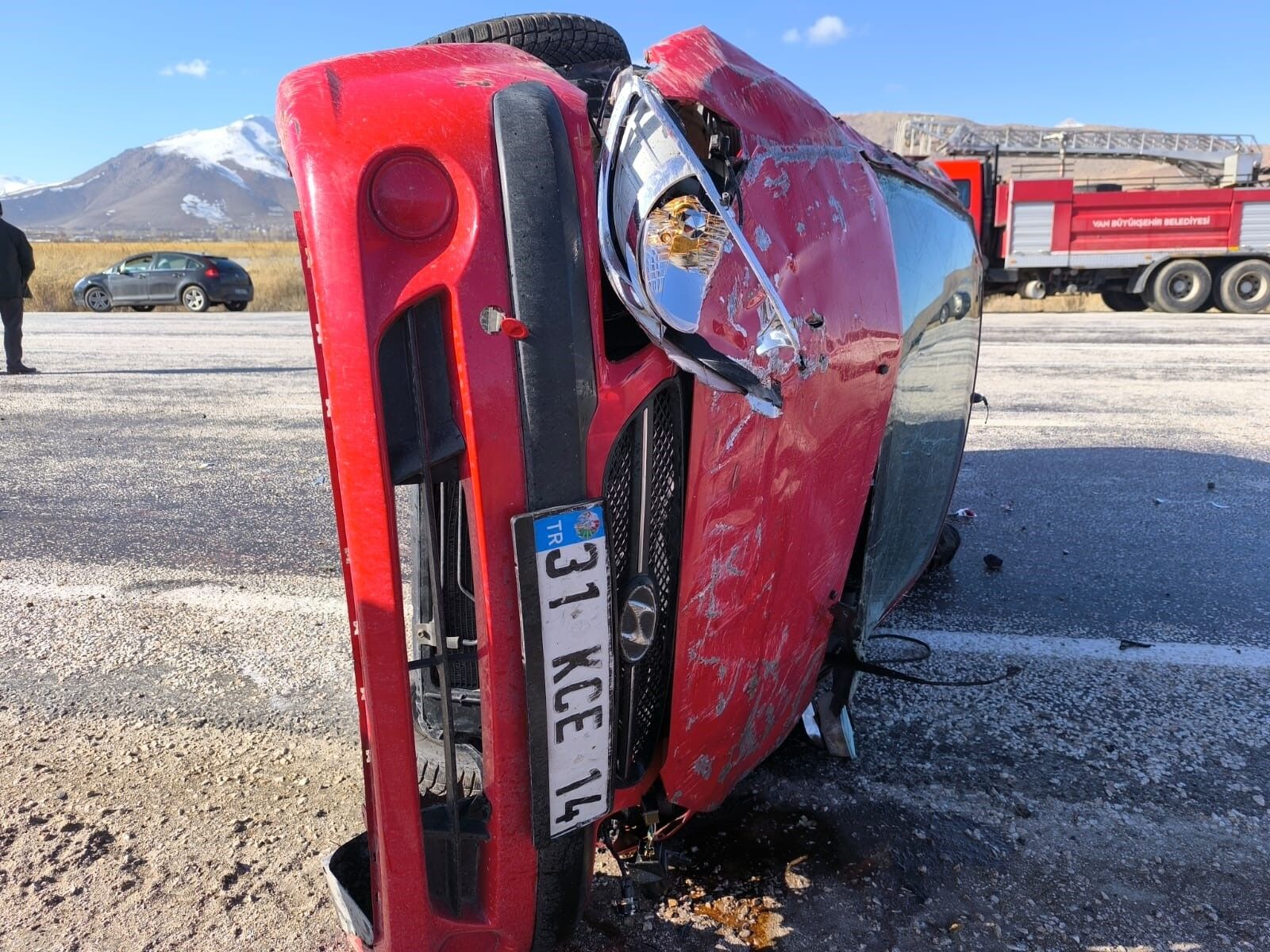 Van Gevaş'ta Trafik Kazası 1 Ölü, 3 Yaralı (1)
