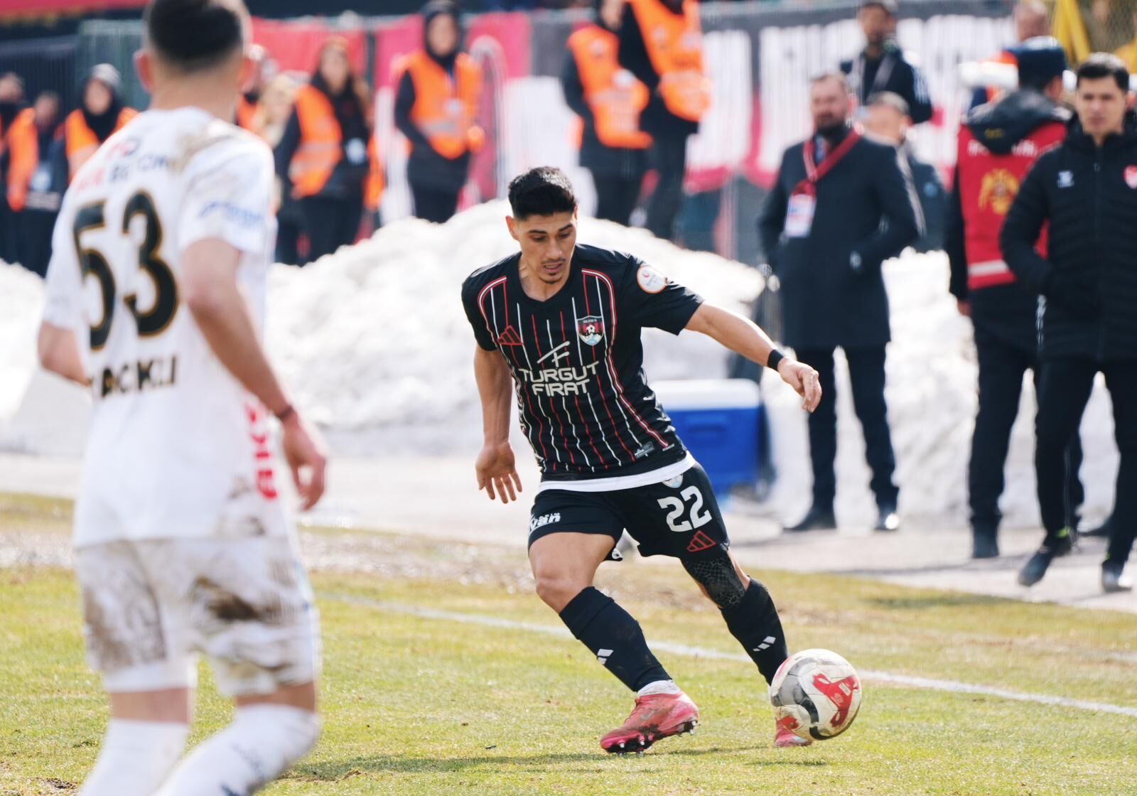 Van’da Buz Kesen Dakikalar Vanspor Kendi Evinde Şanssızlığı Kıramıyor! (0 2) (1)-1