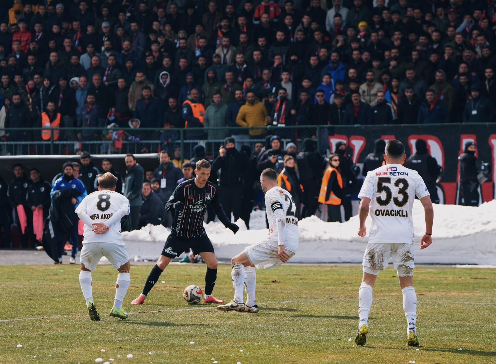 Van’da Buz Kesen Dakikalar Vanspor Kendi Evinde Şanssızlığı Kıramıyor! (0 2) (2)