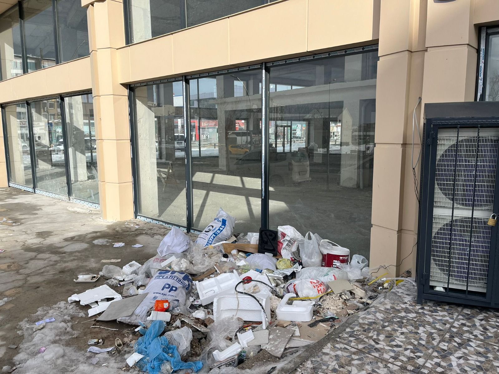 Van’da Izinsiz Moloz Dökenlere Ceza Geliyor! (2)