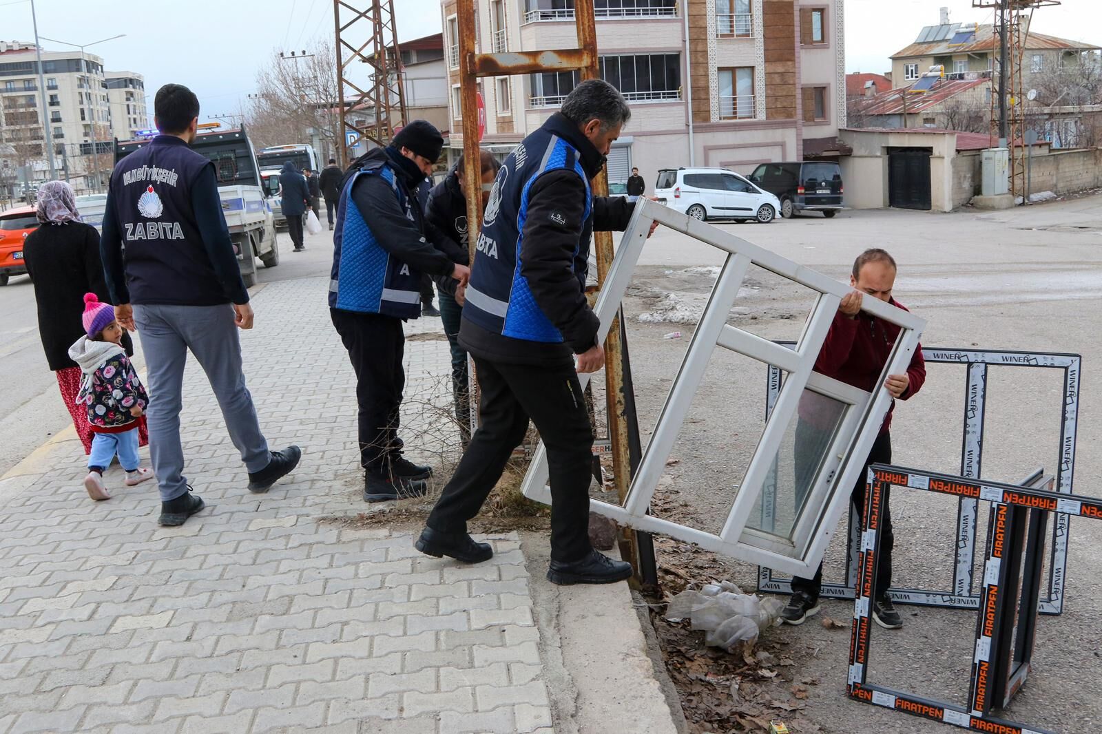 Van’da Kaldırım Operasyonu Esnaf Direndi, Zabıta Geri Adım Atmadı! (1)