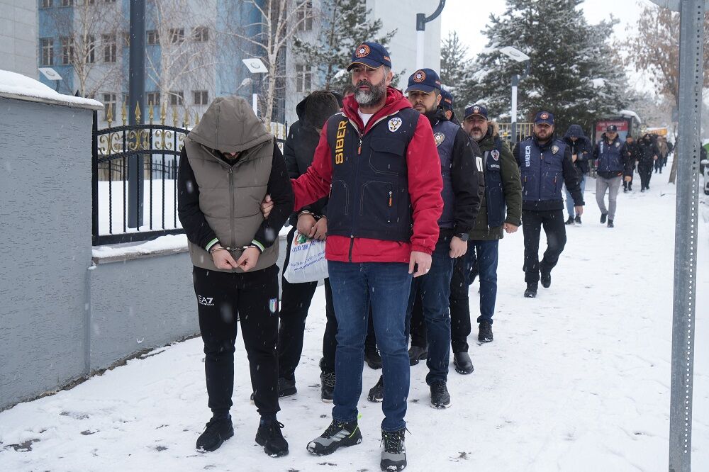 Van’da Yasal Araç Kiralama Web Sitesi Kurarak Vatandaşları Dolandırdılar