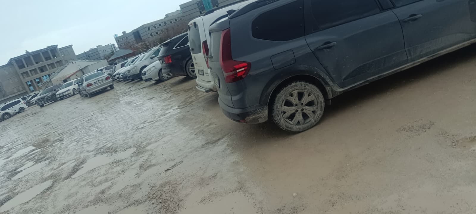 Yyü Dursun Odabaşı Tıp Merkezi Otoparkı Çamur Deryasına Döndü (1)