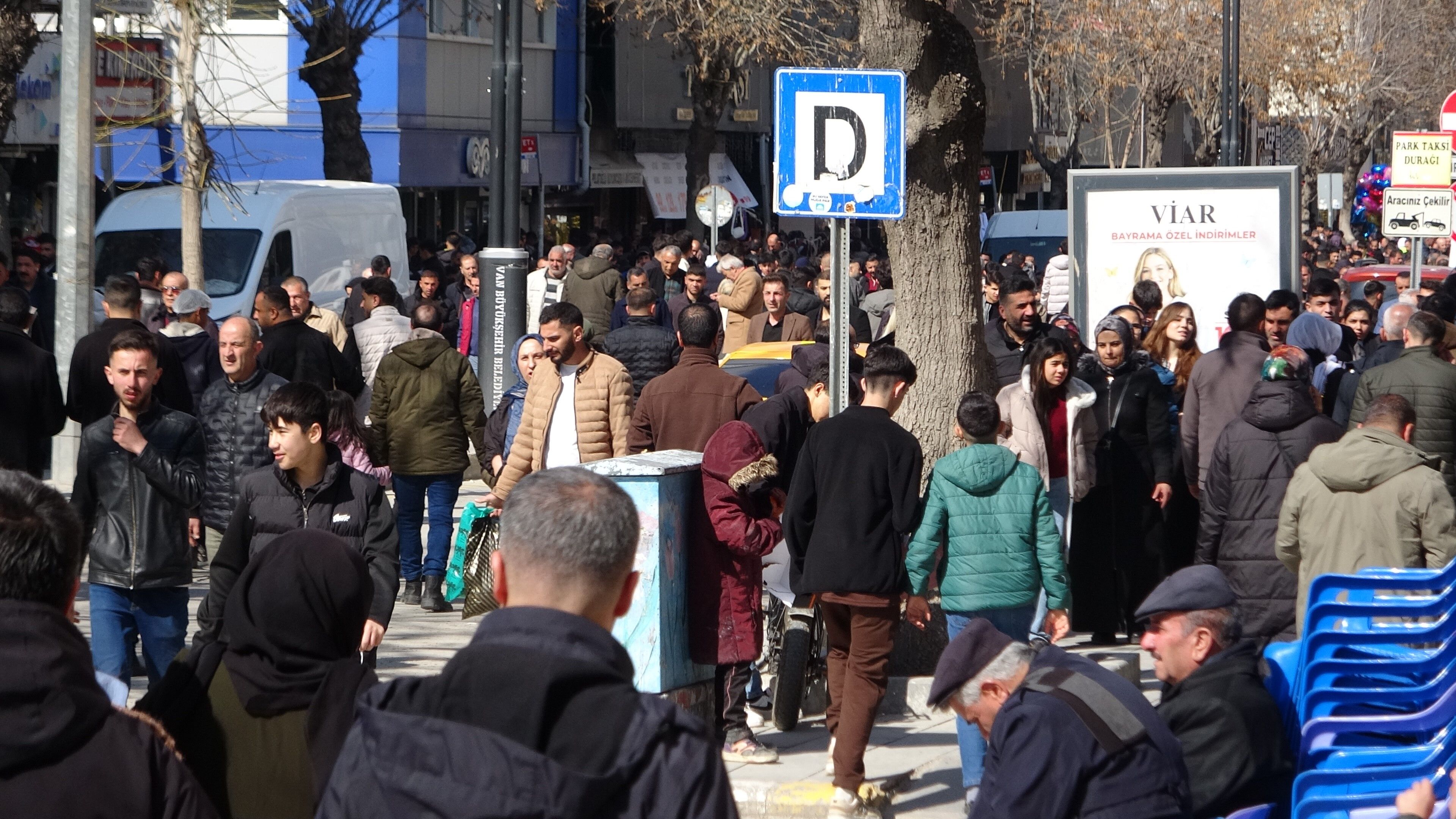 Van’da Bayram Telaşı Caddeler Doldu Taştı (2)