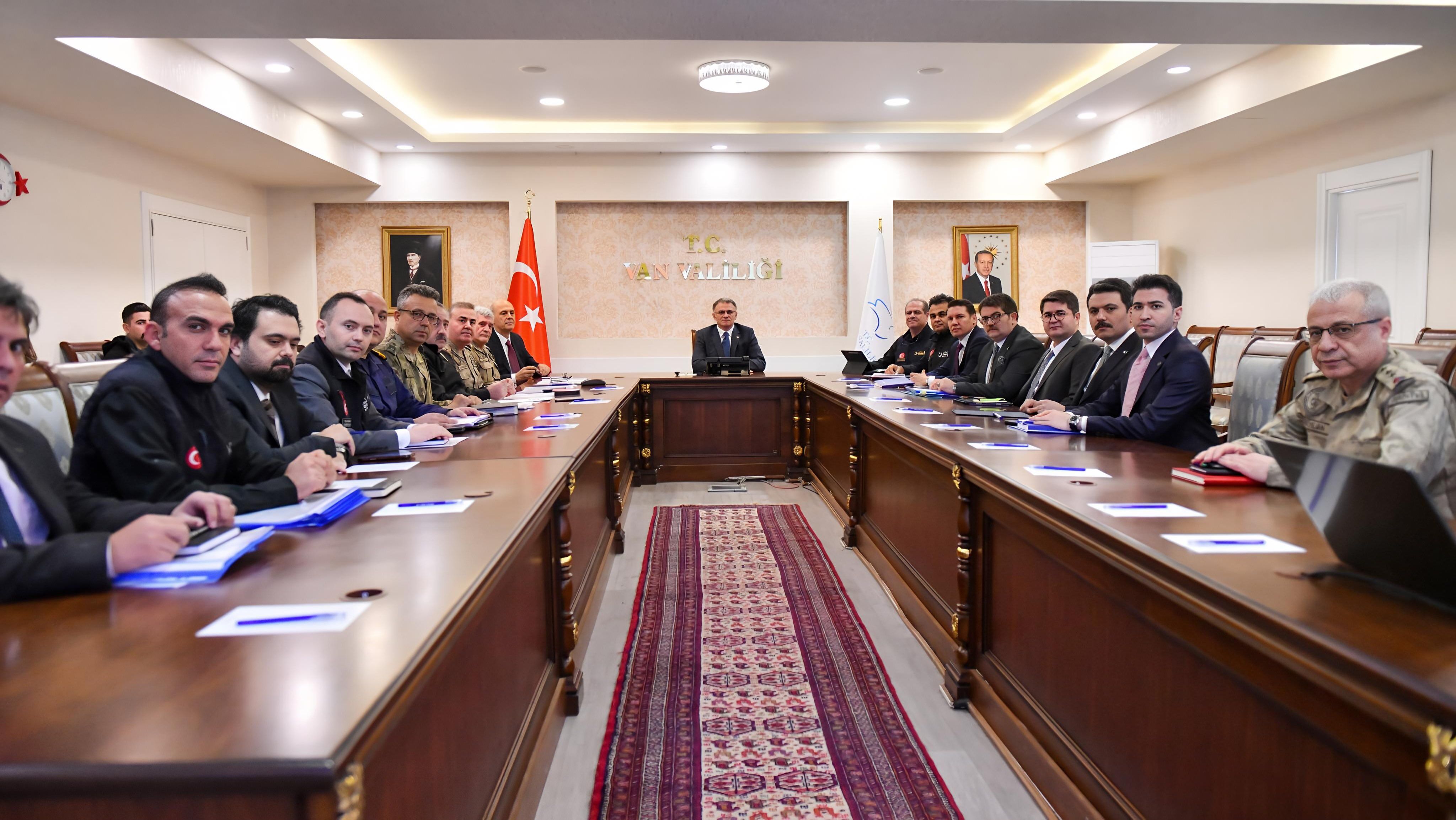 Van’da Huzur Ve Güvenlik Mesaisi Valilikte Kritik Asayiş Ve Afet Toplantısı