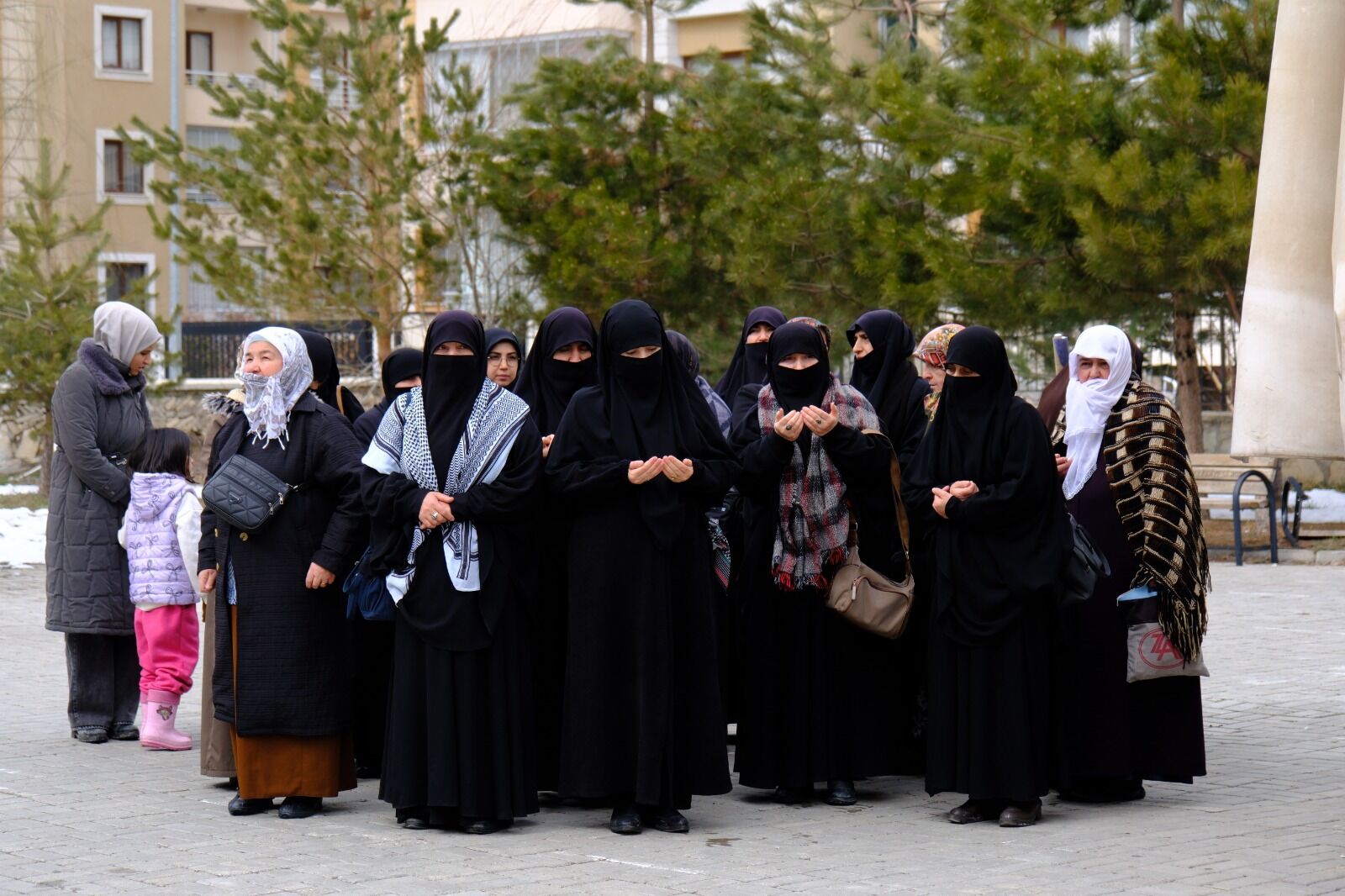 Van'da İran İçin Gıyabi Cenaze Namazı Müslümanlar İzzetlice Ayağa Kalkmalıdır (3)