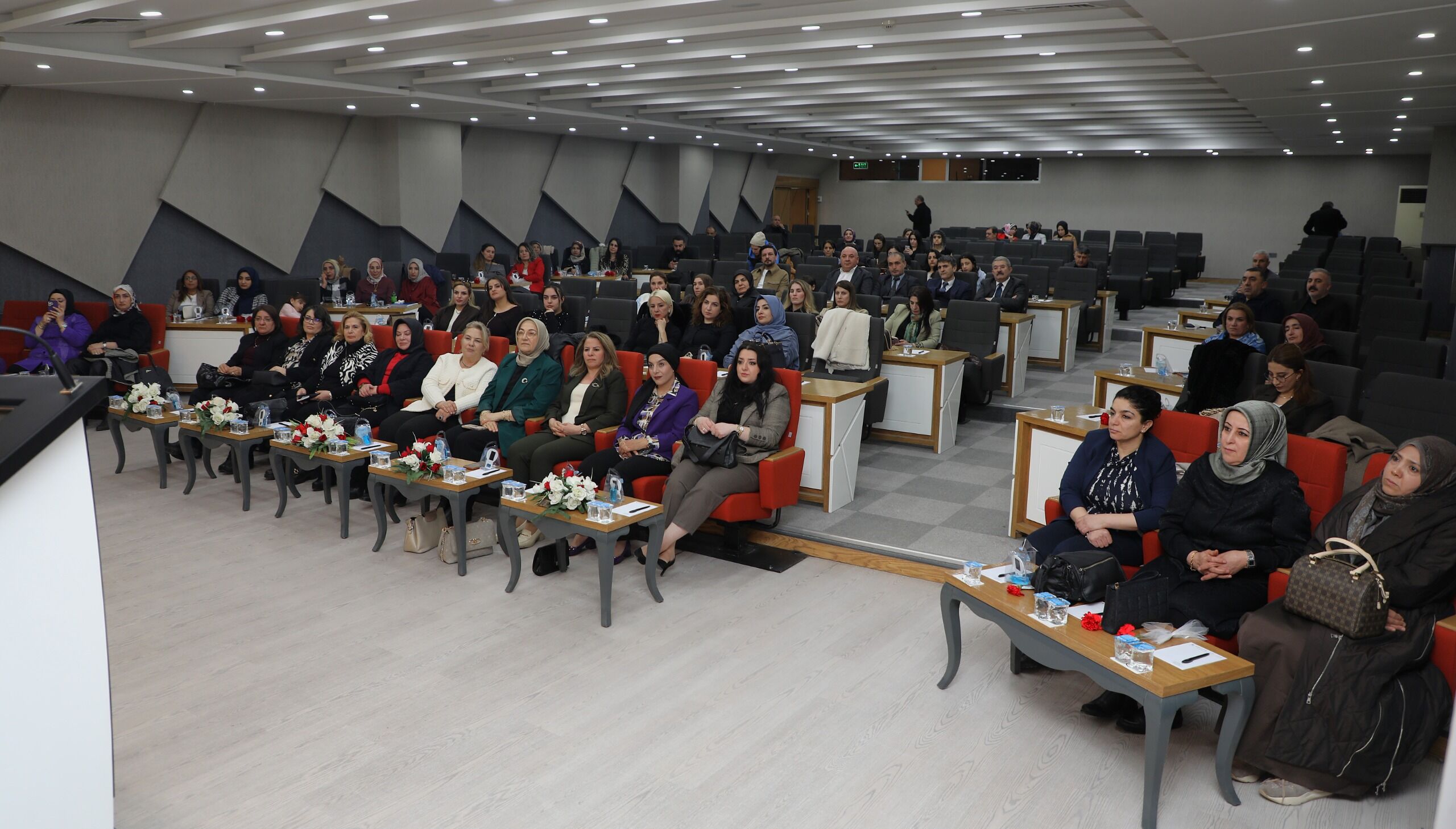 Van'da Kadın Çiftçiler Sürdürülebilir Gelecek İçin Buluşuyor Programı Düzenlendi (4)