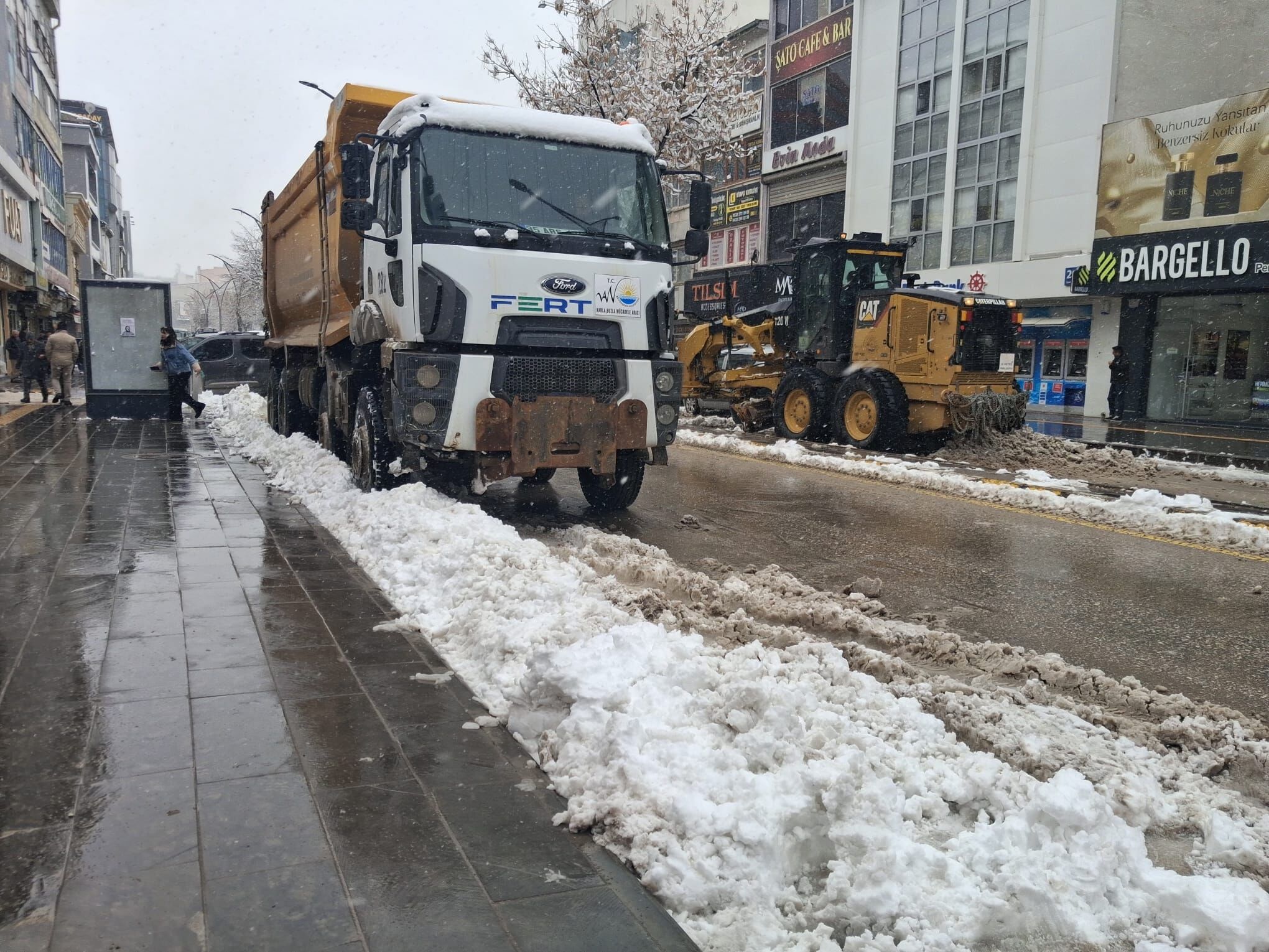 Van’da Kar Seferberliği Büyükşehir’in Mesaisi Vatandaşı Duygulandırdı! (1)