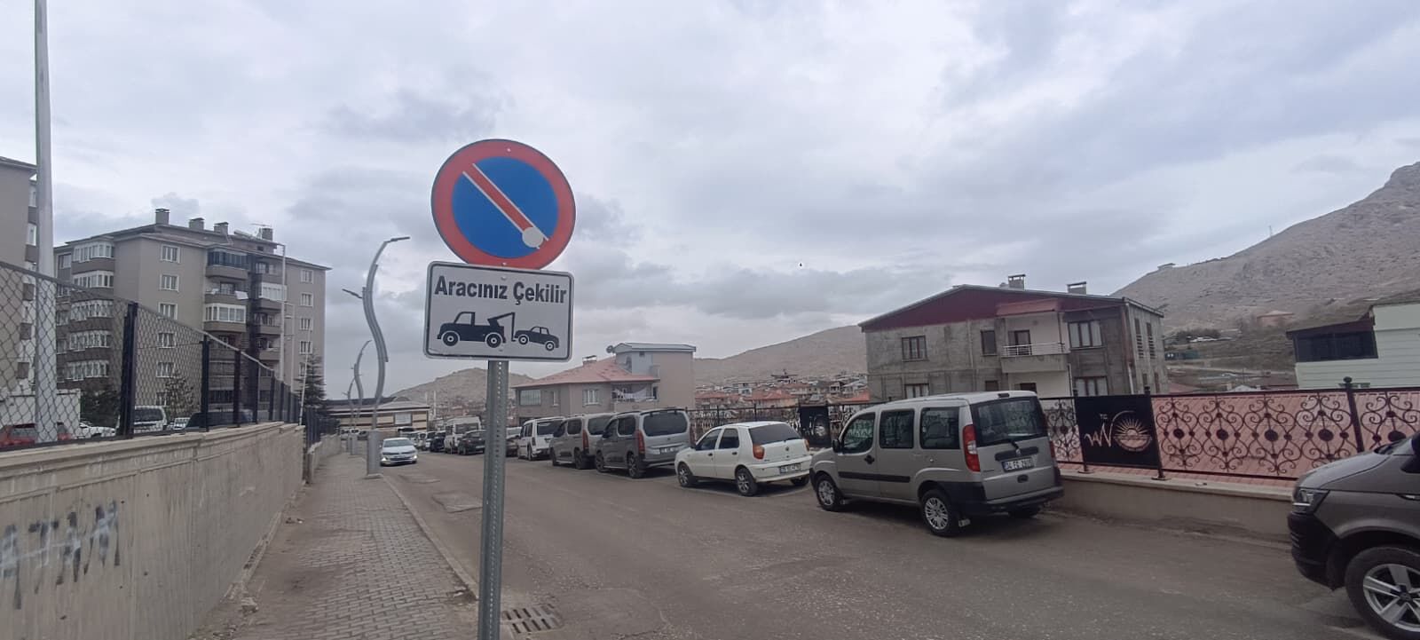 Van’da Tek Yön Uygulaması Çileye Dönüştü Yollar Ücretsiz Otopark Oldu! (1)