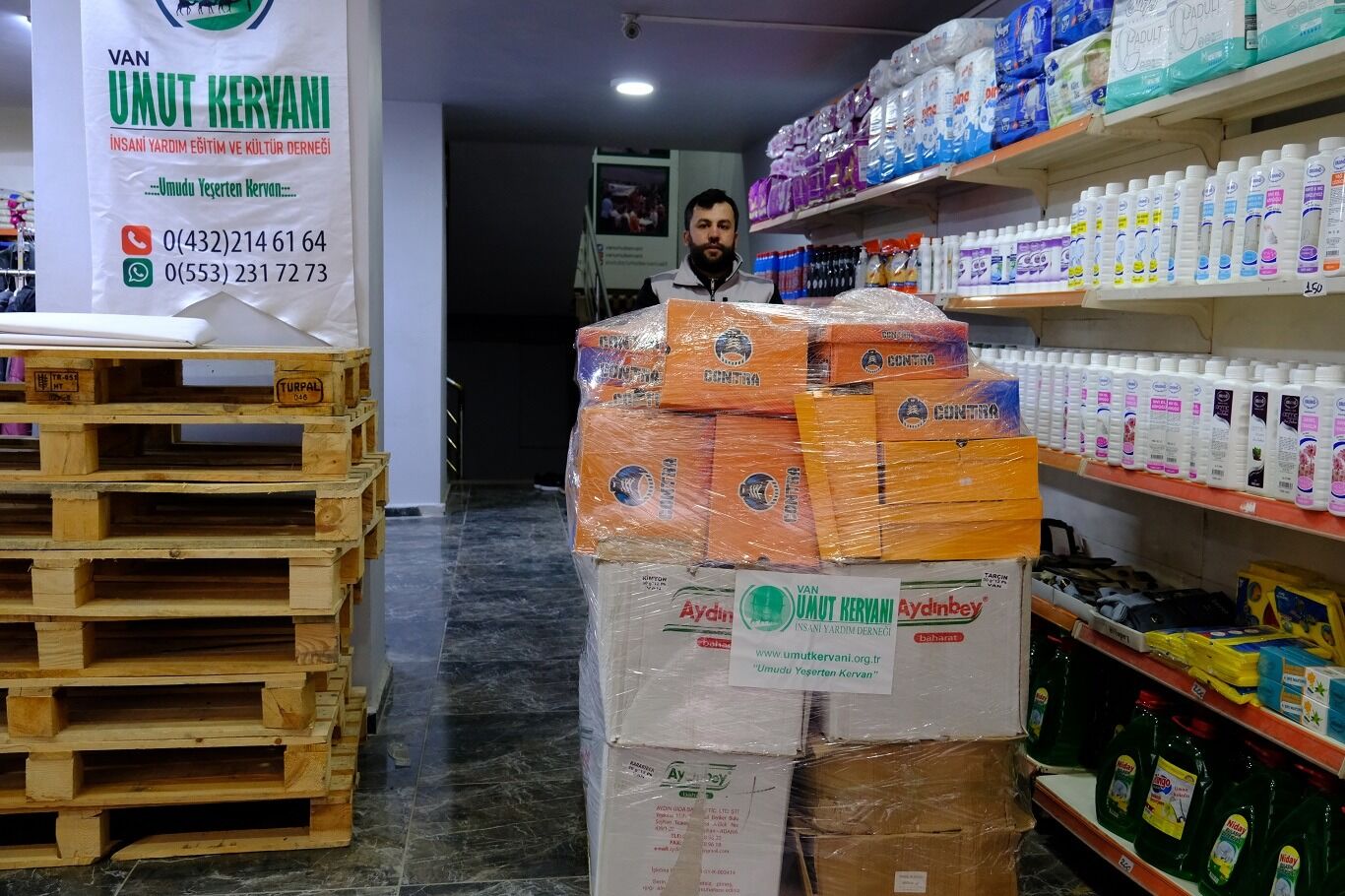 Van’dan Suriye’ye Şefkat Köprüsü Yardım Tırı Yola Çıktı (1)