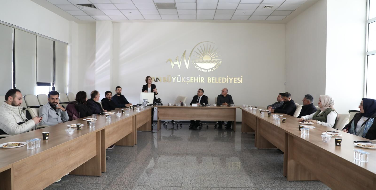 Antarktika’daki Buz Erimesi Van’da Masaya Yatırıldı