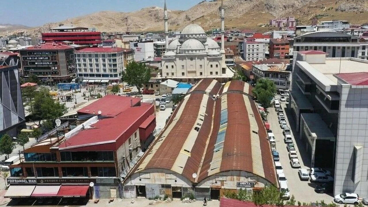 Mısır Çarşısı’nda Inşaatı Askıya Mı Alındı 6 Ay Sözü Verildi, 2 Ay Geçti, Tek Bir Çivi Bile Çakılmadı! (1)