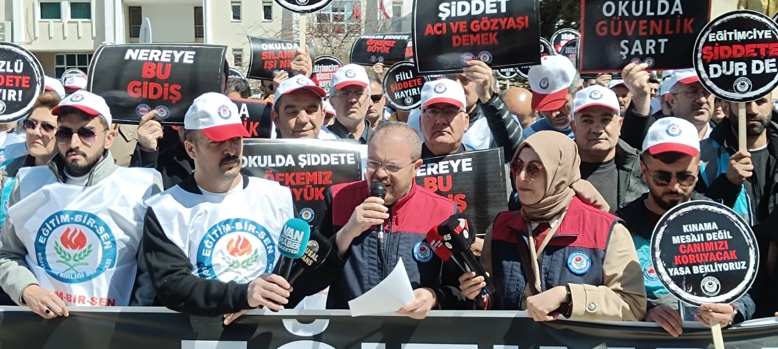 Şanlıurfa'daki Okul Saldırısı Van’da Protesto Edildi Artık Yeter! (1)