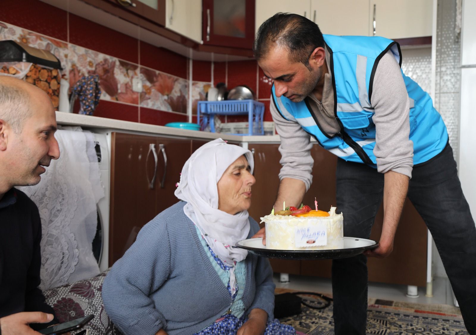 Van’da 75 Yaşındaki Besra Artin’in Doğum Günü Kutlandı (1)