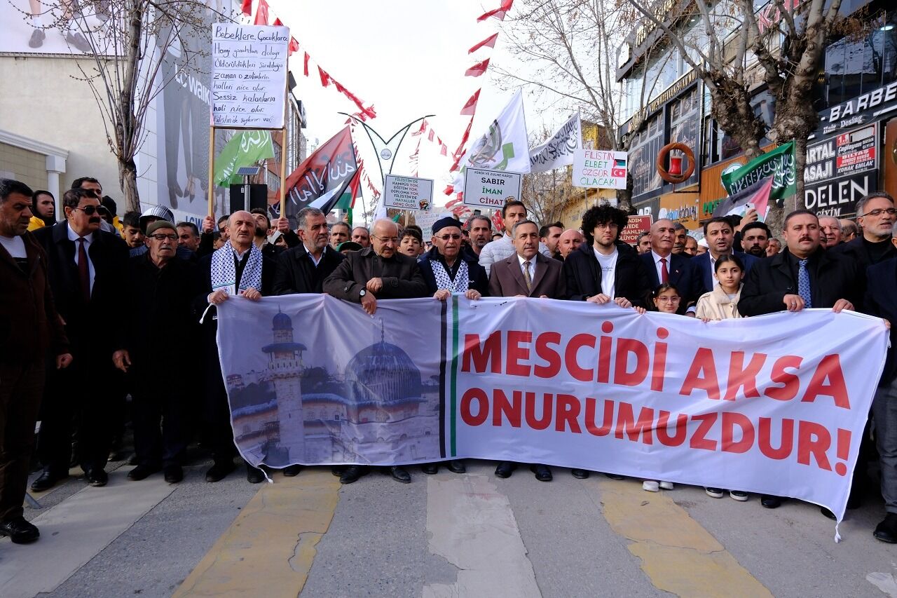 Van’da Binlerce Kişi Ortadoğu’daki Politikalara Tepki Gösterdi (1)