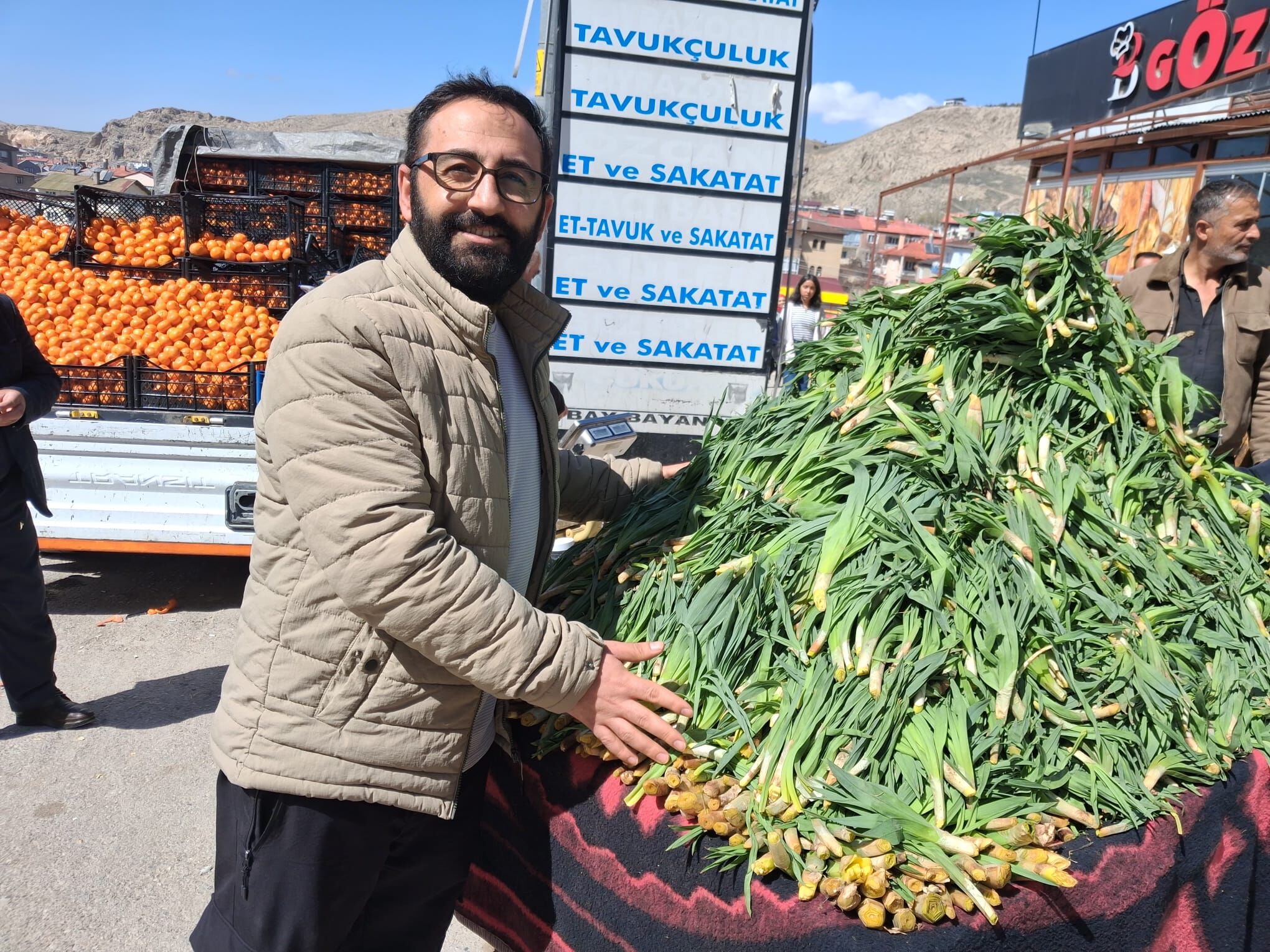 Van’da Dağlarda Yetişen Şifa Deposu Tezgâhlarda Kilosu 100 Tl (2)