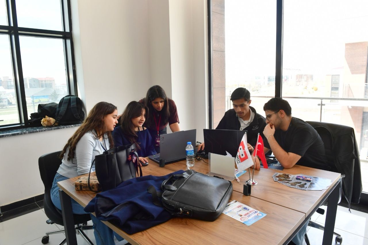 Van’da Tua Astro Hackathon Van Heyecanı Genç Girişimcilerden Yenilikçi Projeler (4)