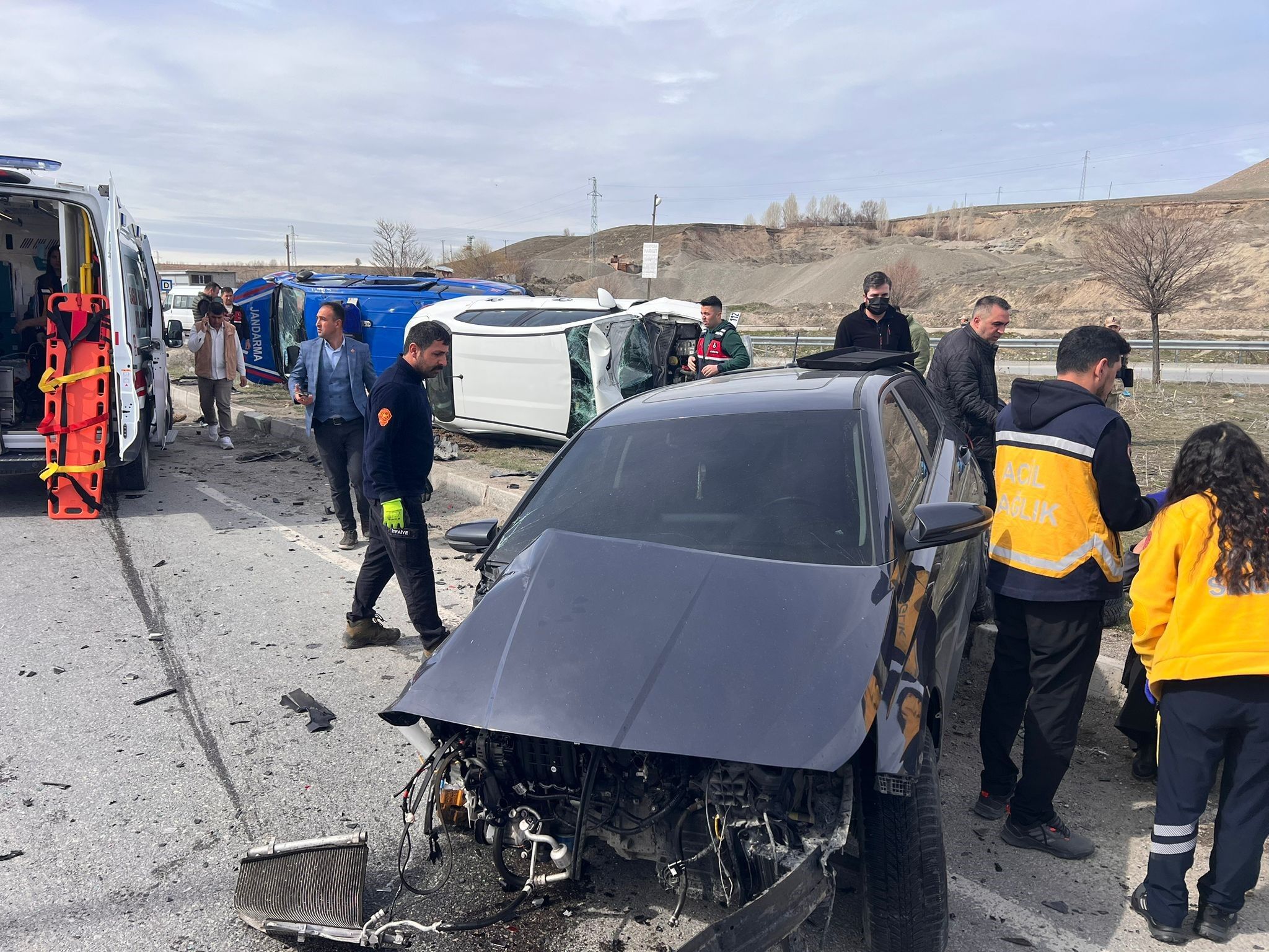 Van’da Zincirleme Kaza 4'Ü Askeri Personel 6 Yaralı