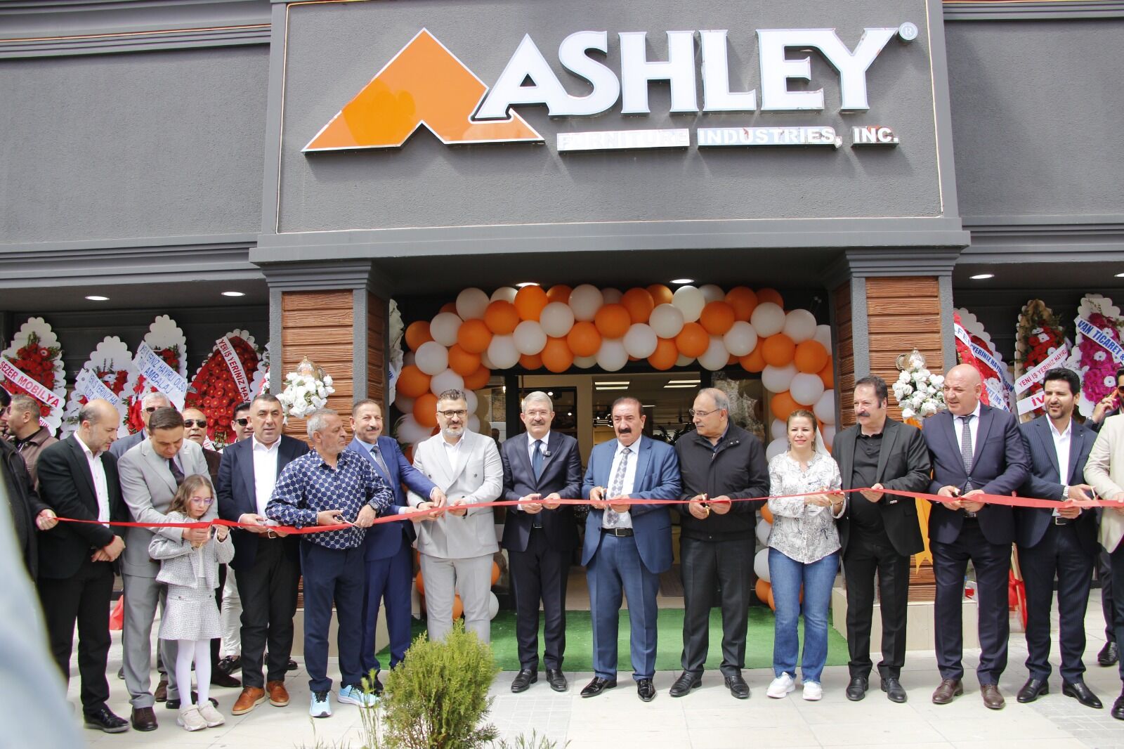 Dünya Devi Van’da Ashley Furniture Homestore Görkemli Bir Törenle Açıldı! (1)