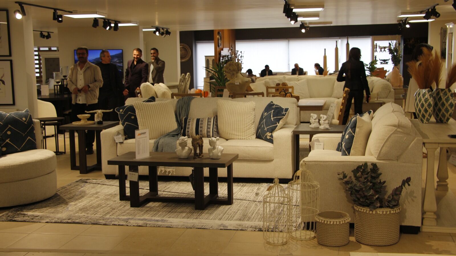 Dünya Devi Van’da Ashley Furniture Homestore Görkemli Bir Törenle Açıldı! (17)