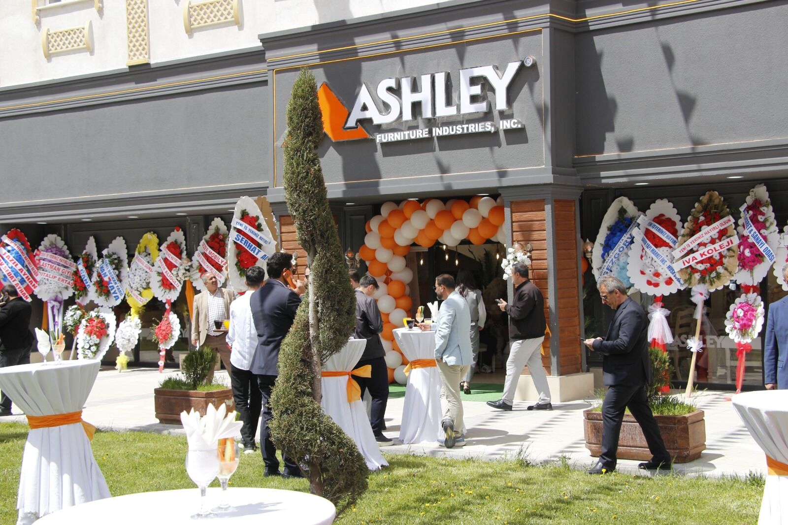 Dünya Devi Van’da Ashley Furniture Homestore Görkemli Bir Törenle Açıldı! (2)