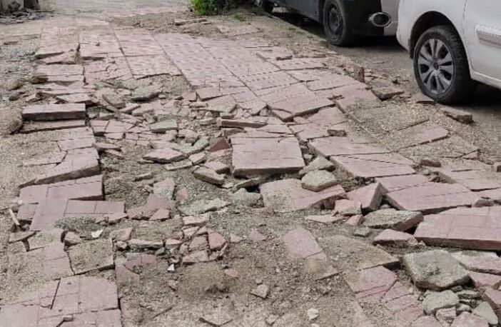 İskele Caddesi’nde Yol Ve Kaldırım Sorunu