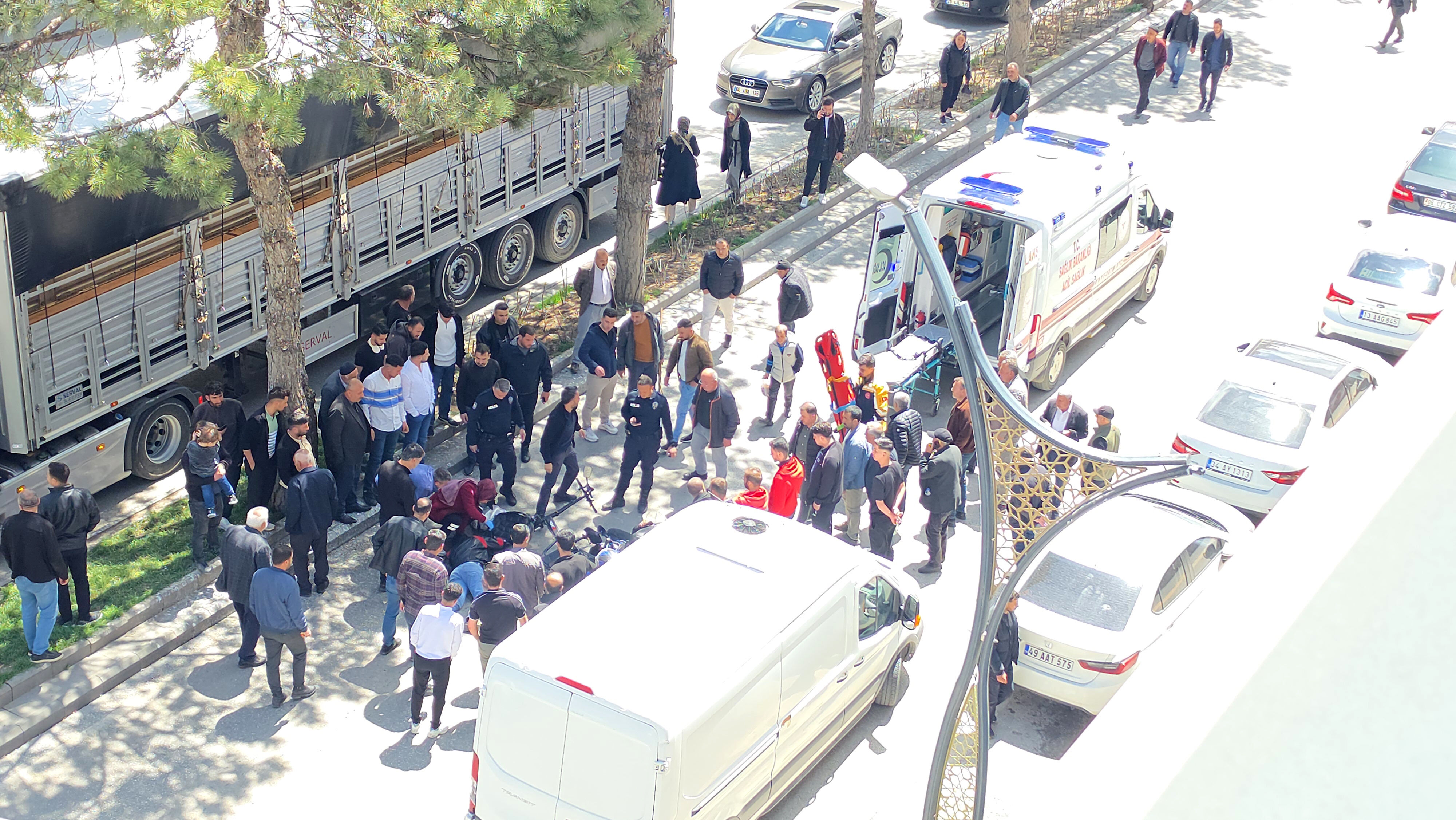 Motosiklet Ile Elektrikli Bisiklet Çarpıştı 2 Yaralı (2)