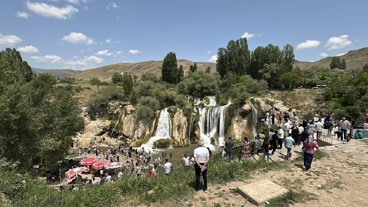 Muradiye Selalesi Van Aa 2368776