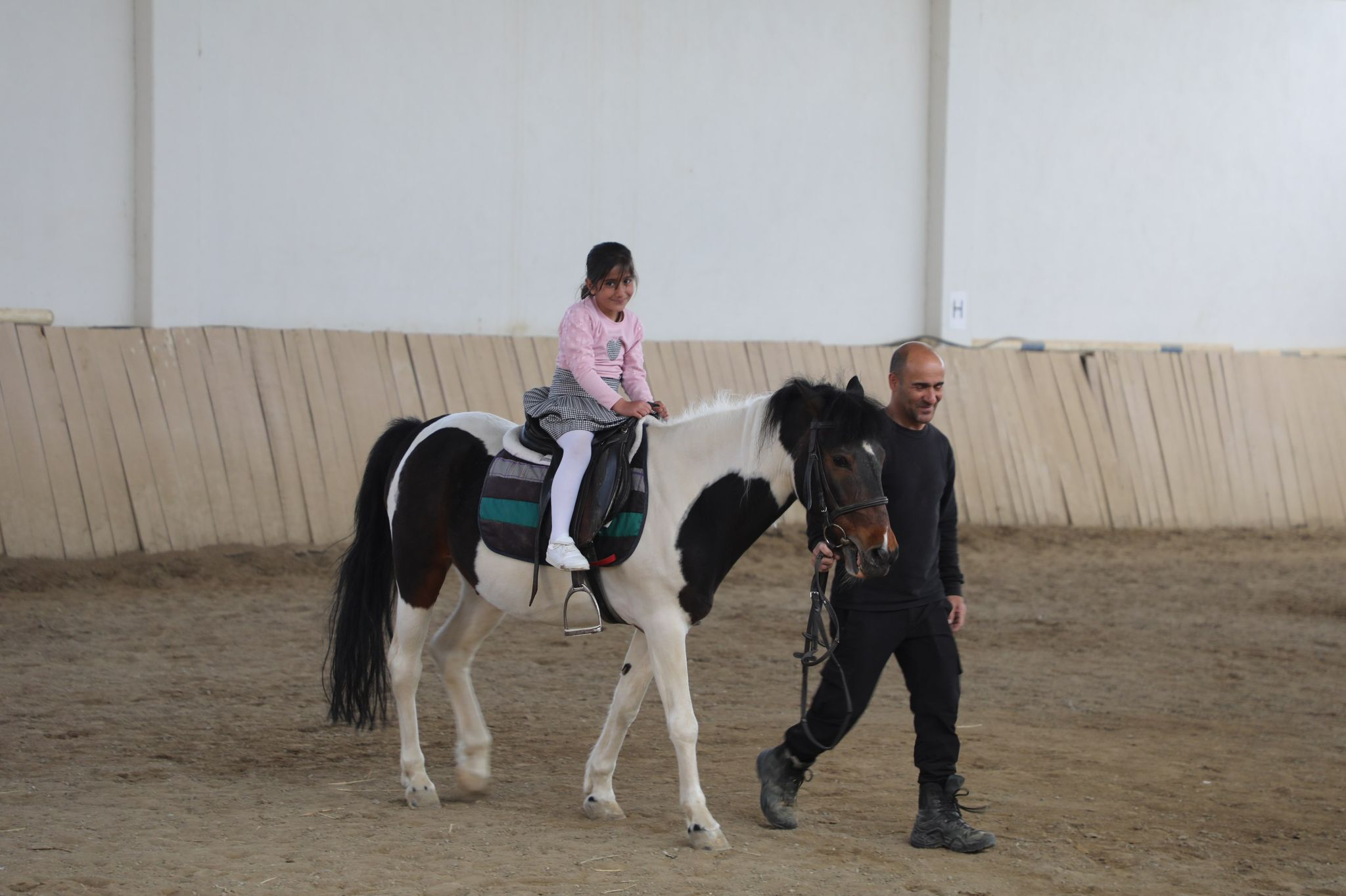 Tuşba Belediyesi 47 Öğrenciyi At Çiftliğiyle Buluşturdu (2)