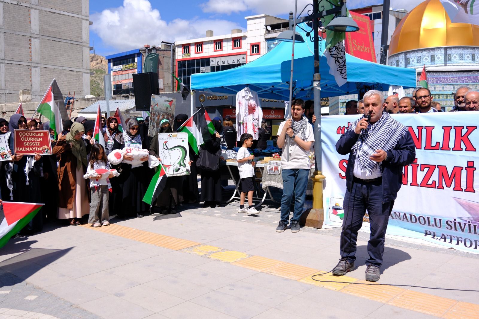Van’da İsrail’in Sumud Filosuna Yönelik Korsan Baskınına Sert Tepki Sessiz Kalmayacağız! (3)