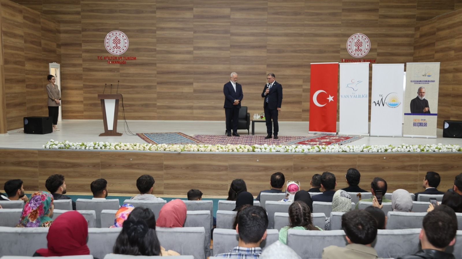 Van’da Kültür Sanat Rüzgarı Bahadır Yenişehirlioğlu Gençlerle Buluştu (1)