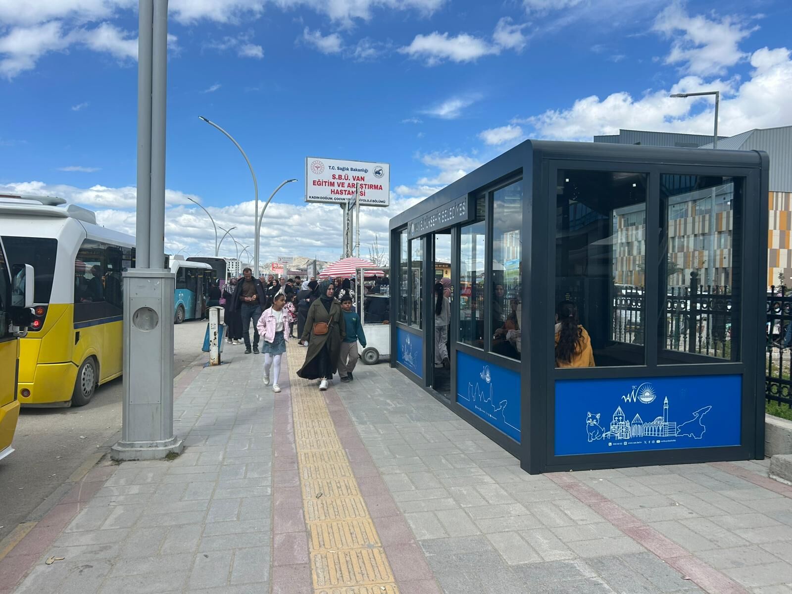 Van’da Ulaşımda Yeni Dönem İlk Kapalı Durak Hastane Önüne Kuruldu