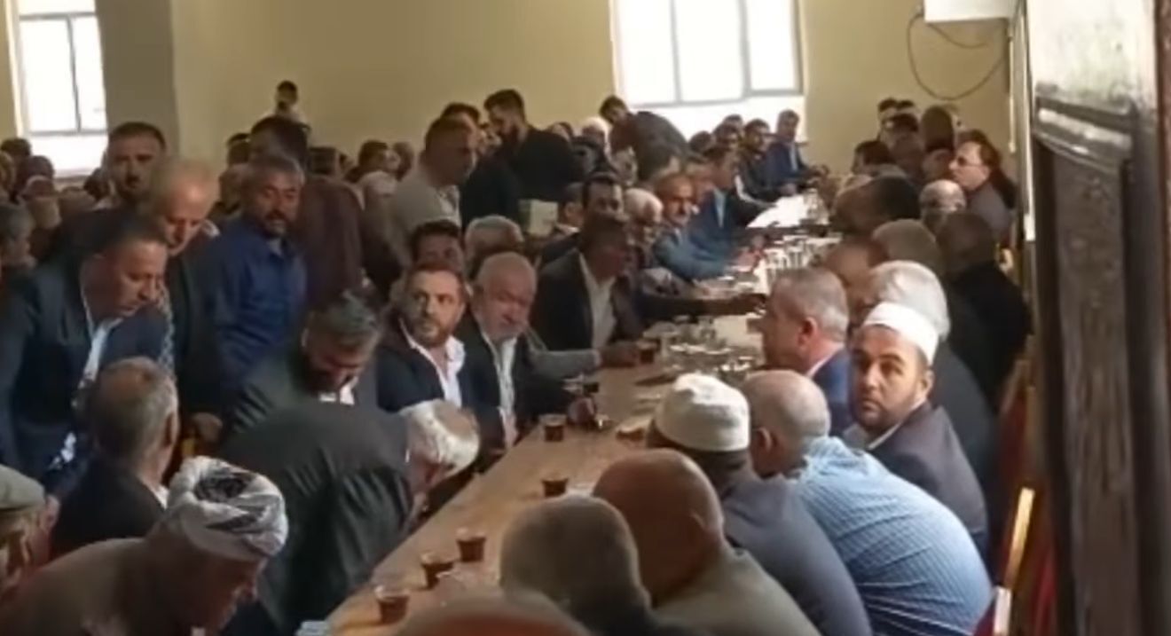 Gürpınar’daki Ölümlü Kazanın Ardından Aileler Bir Araya Geldia