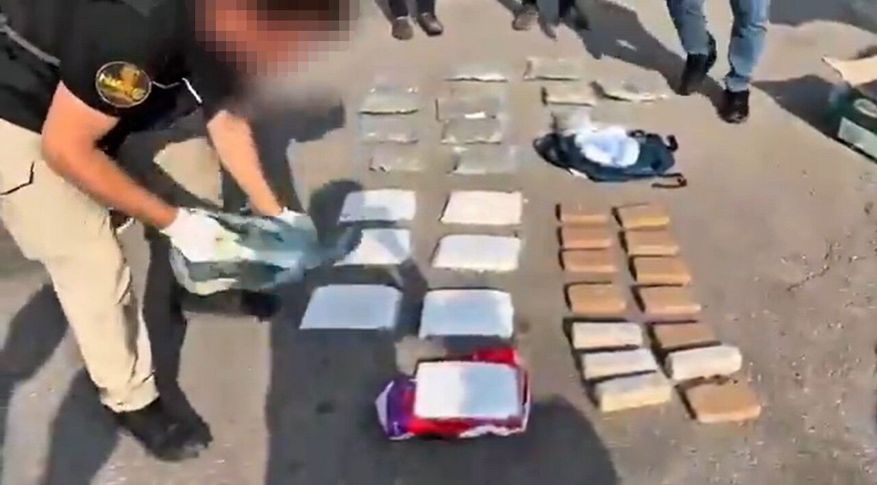 Hakkari'nin Yüksekova Ilçesinde 28 Kilogram Uyuşturucuyla Yakalanan Doktor Tutuklandı.