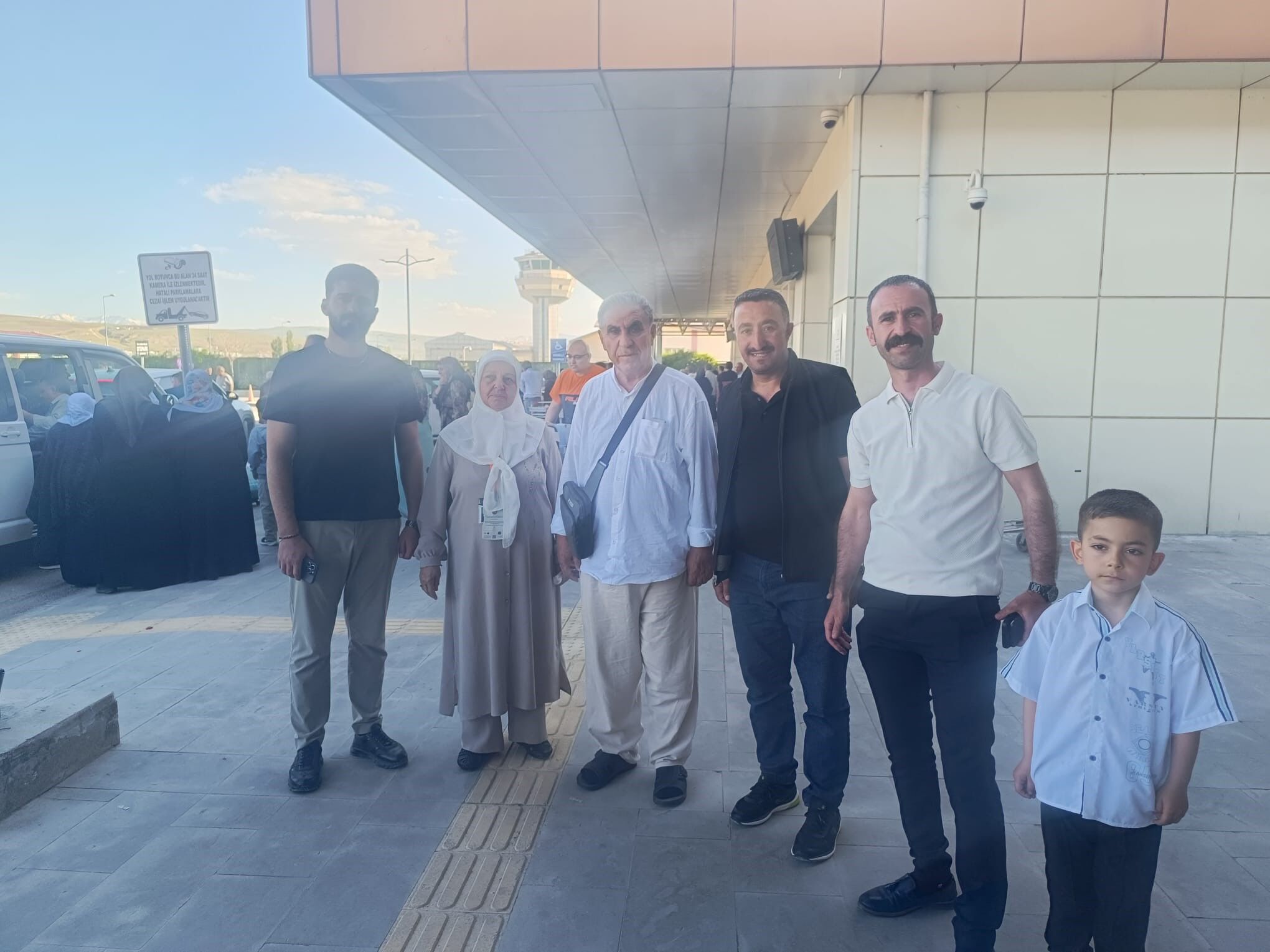 İlk Hac Kafilesi Van’da Dualarla Karşılandı (1)