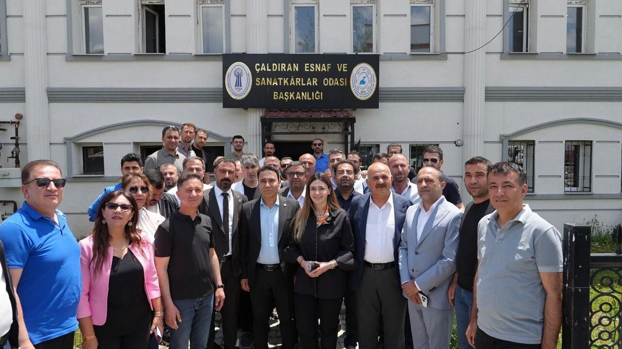 İrem Bayram Çaldıran'da Esnafla Buluştu Potansiyeli Birlikte Harekete Geçireceğiz (2)