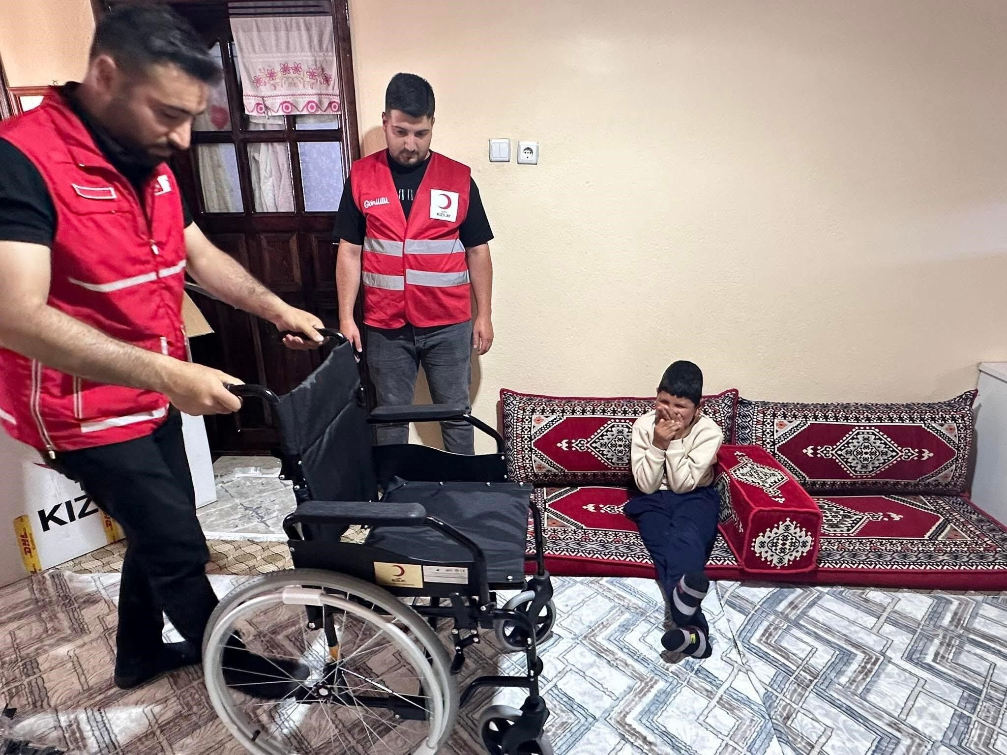Kızılay’dan Özel Bireylere Tekerlekli Sandalye Desteği (1)