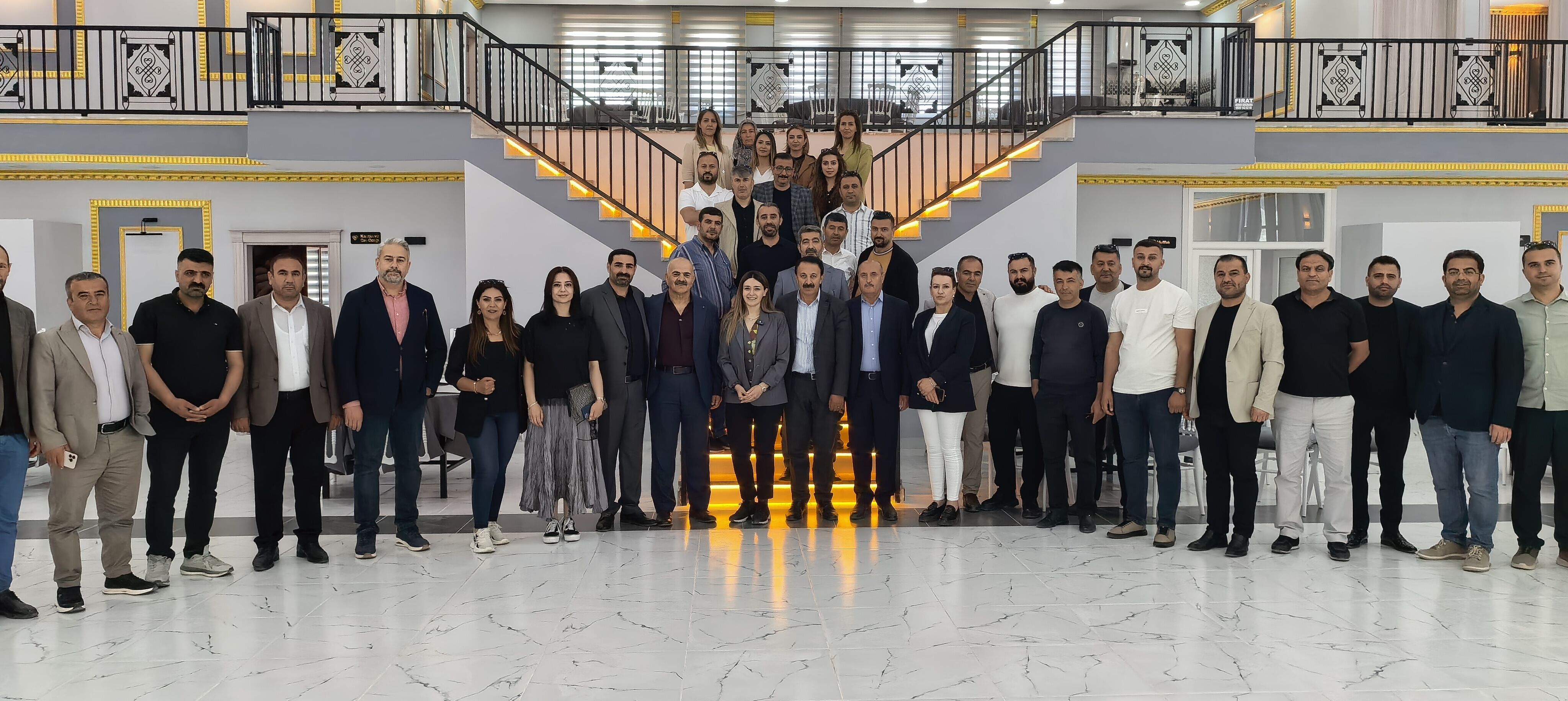 Özalp Esnafıyla Buluşan İrem Bayram “Sınır Ticareti Güçlenirse Van Kazanır” (3)