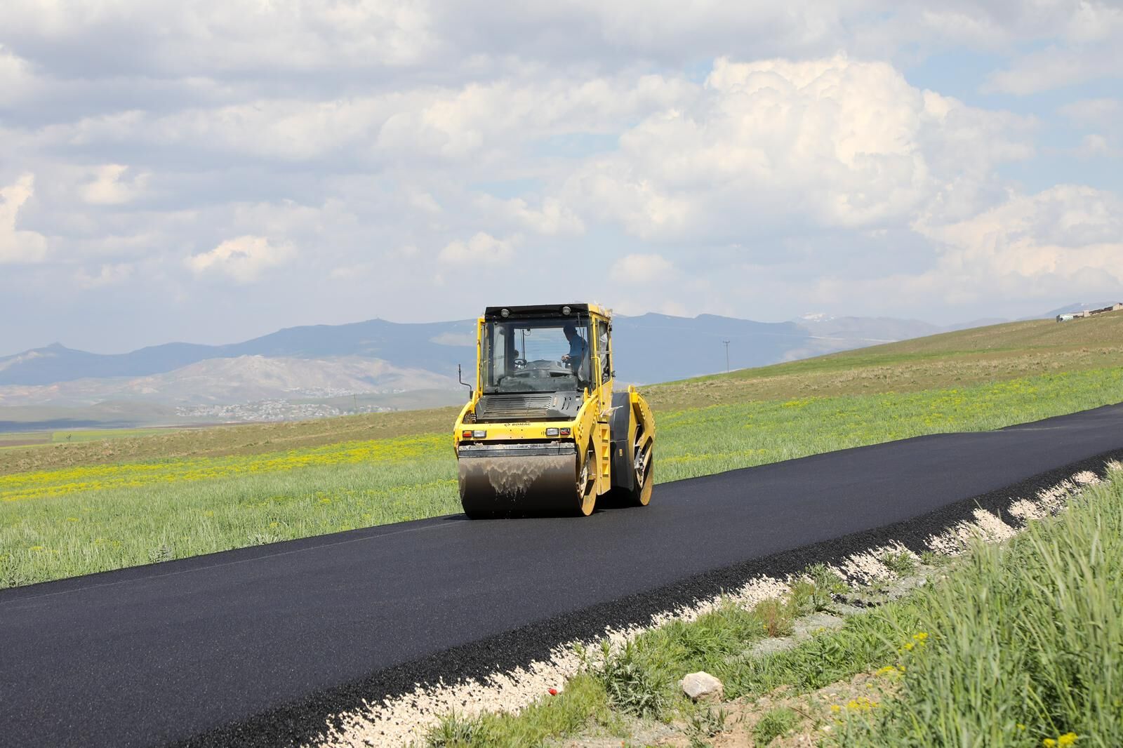 Van Büyükşehir Belediyesi Kırsalda Asfalt Sezonunu Açtı (2)